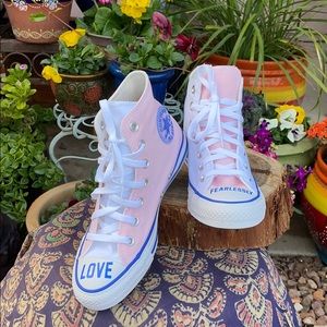 💙New “LOVE FEARLESSLY” Pink & White Converse 8.5